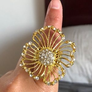 Gold finishing flower ring with white clear stone